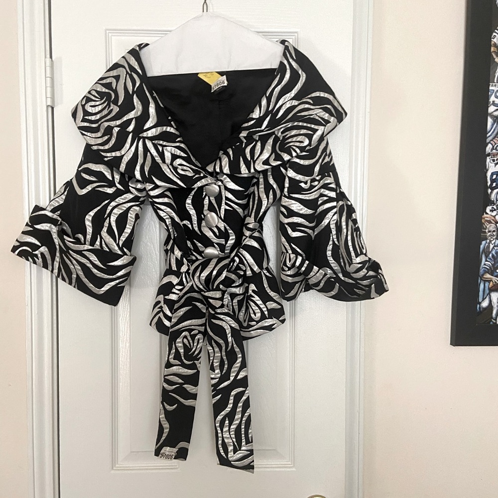 Black & sliver jacket